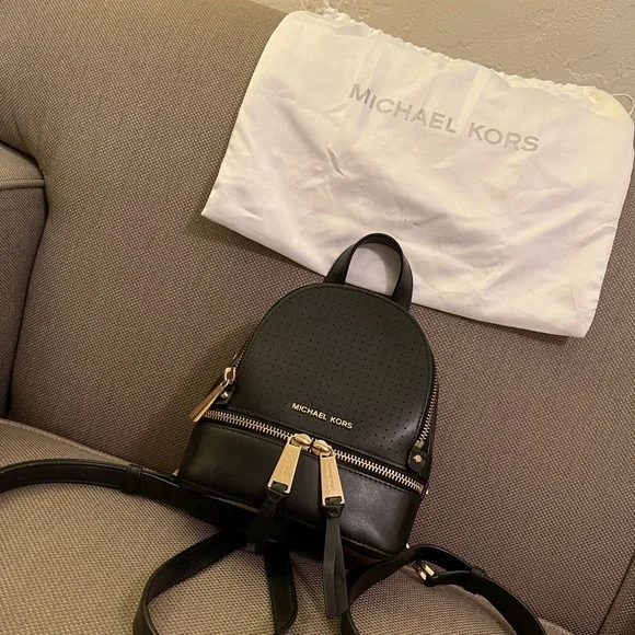 Michael Kors mini backpack used only twice in good condition MICHAEL KORS Rhea Quilted Leather Mini Backpack In Soft Pink  main image 2